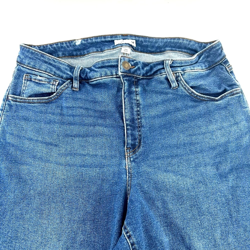 Ava & Viv Womens 18W Blue Denim Cuffed Bermuda Shorts Stretch Mid Rise Straight